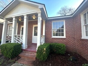 Building Photo - 132 Oak Haven Ave