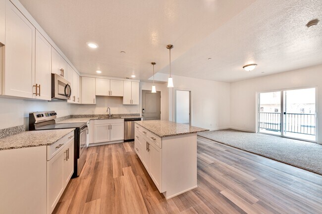 Building Photo - Beautiful Smart Home 3 Bed, 2 bath in Clea...