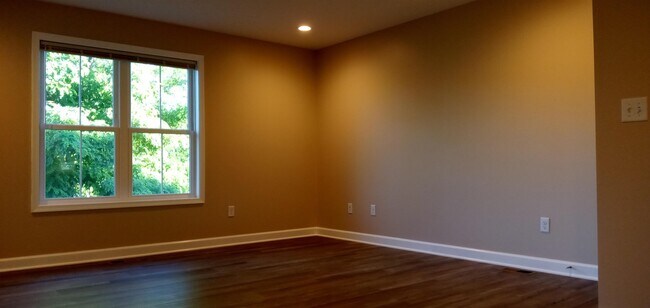 Building Photo - 1014 Middlebrook Ave