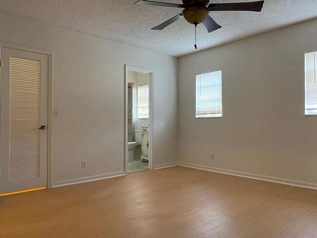 Foto del edificio - 3060 Riverside Dr