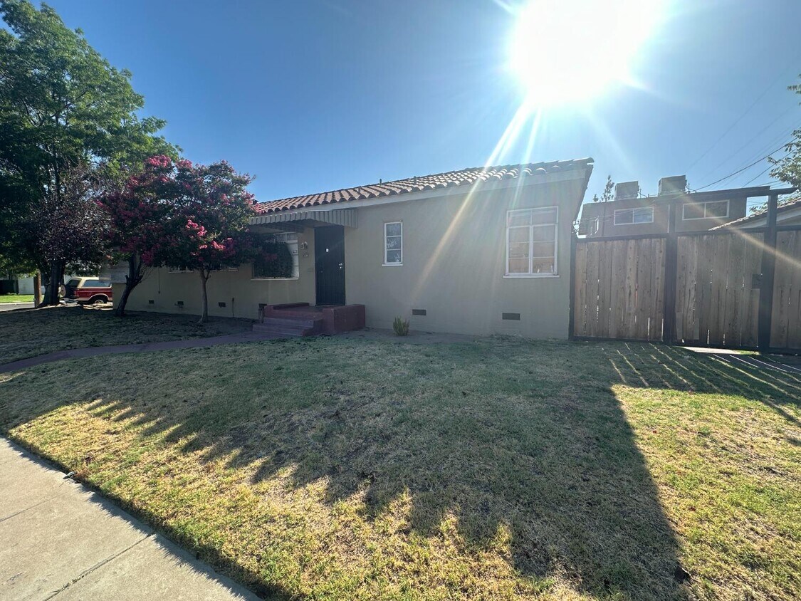 Primary Photo - 1278 N Delno Ave
