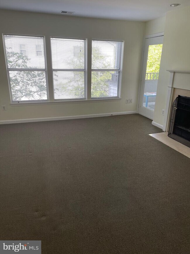 Foto del edificio - 7703 Lafayette Forest Dr