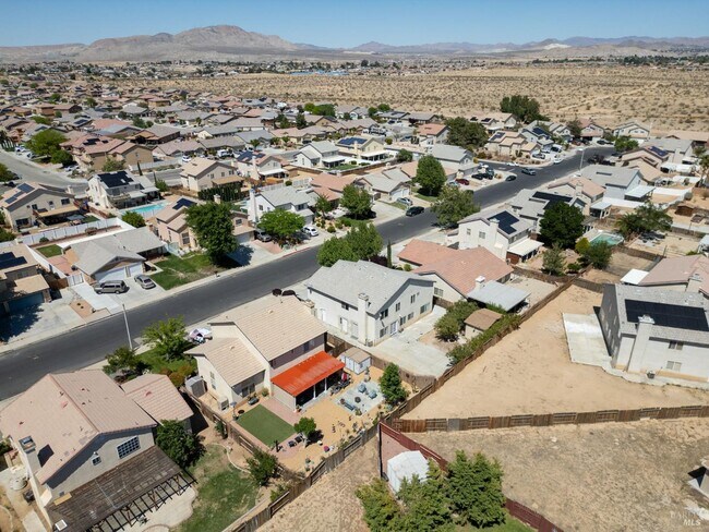 Foto del edificio - 14383 Chamberlain Dr