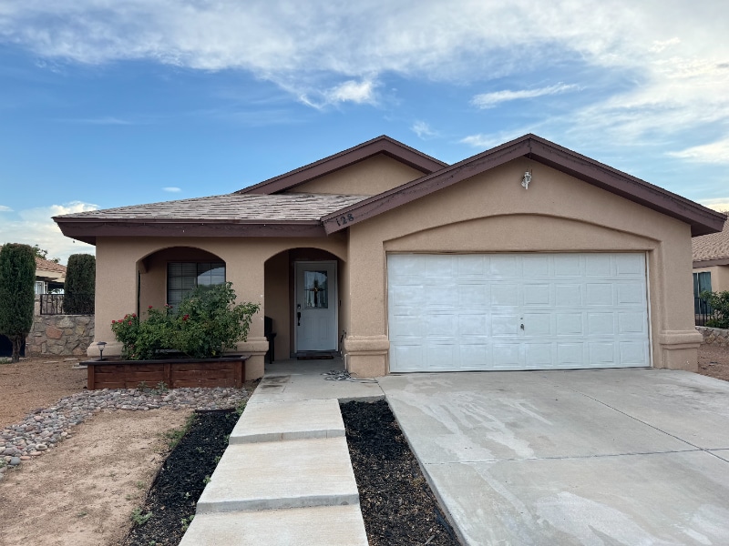 Foto principal - 128 Tierra Vista Dr