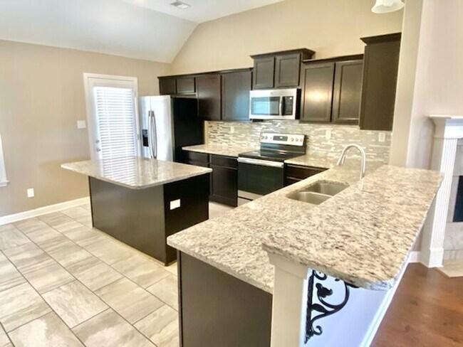 Foto del edificio - Now Leasing a 4 Bedroom 3 Bath Home in Hor...