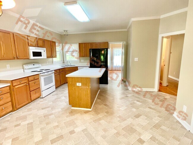 Foto del edificio - Great Location! 4 Bedroom 2.5 Bath 2 Car G...