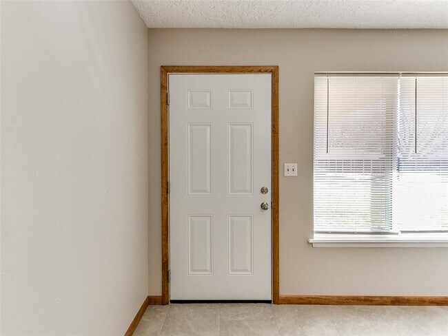 Foto del edificio - 214 Thompson Dr