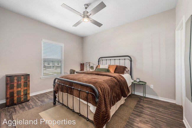 Building Photo - 4 br, 4.5 bath House - 552 Hayes