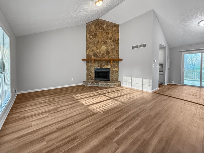 Building Photo - 234 Hillcrest Dr