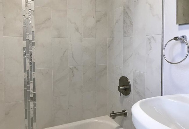 Building Photo - 1 bedroom in Denver CO 80223