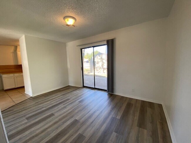 Building Photo - Charming House w/  Fresh Paint & Newer Pla...