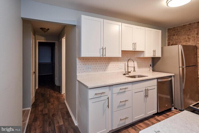 Building Photo - 3319 Huntley Sq Dr