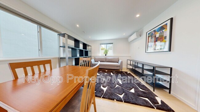 Foto del edificio - 466 Country Club Dr