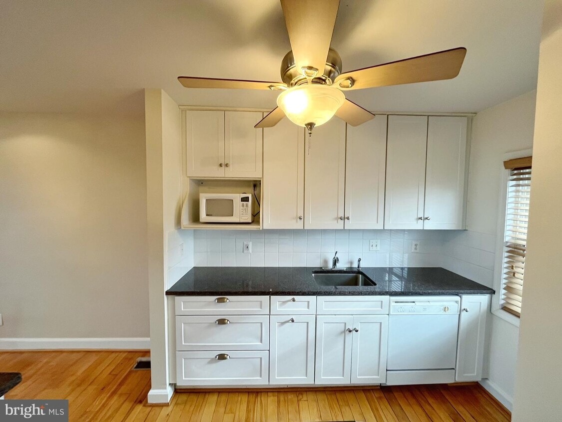 Primary Photo - 420 E Bellefonte Ave