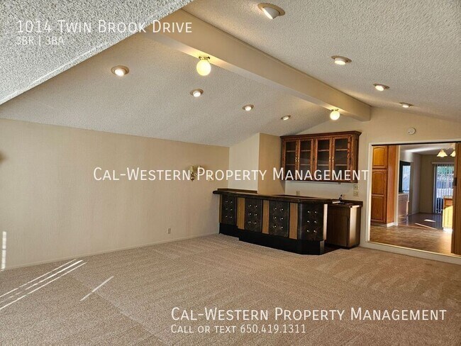 Foto del edificio - 1014 Twin Brook Dr