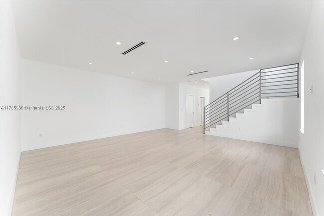 Foto del edificio - 1352 SW 22nd St