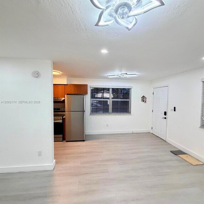 Foto del edificio - 2015 SW 27th Ave
