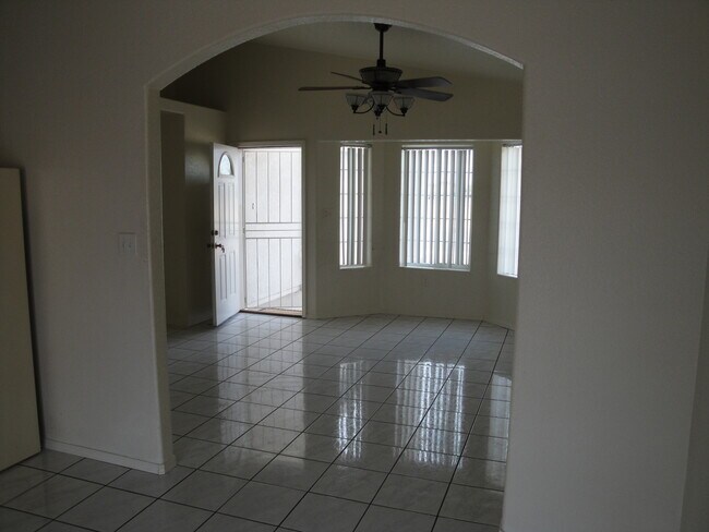 Foto del edificio - 10309 E 37th St