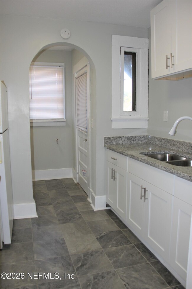 Building Photo - 1235 Landon Ave