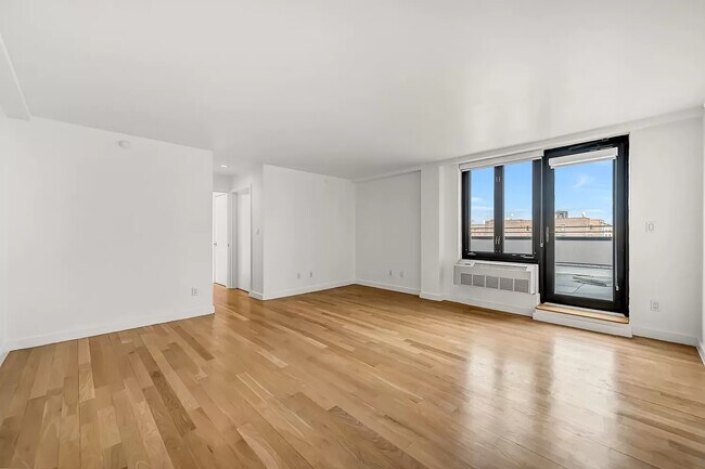 Building Photo - 35-40-40 30th St