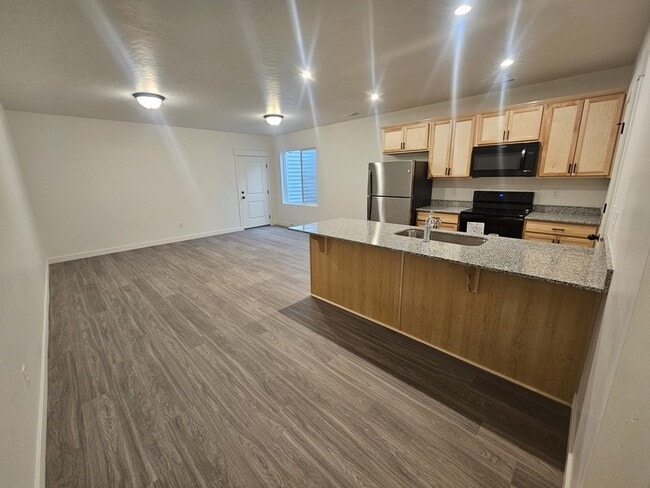 Building Photo - 895 E Antelope Dr