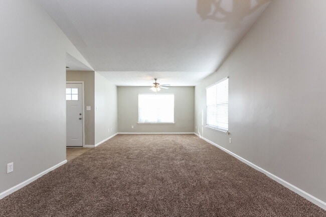 Building Photo - 1555 Sanner Dr
