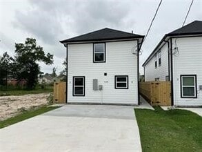 Building Photo - 8128 Sterlingshire St