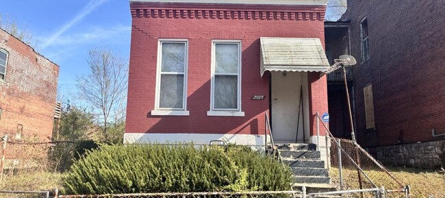 Building Photo - 2028 E Prairie Ave