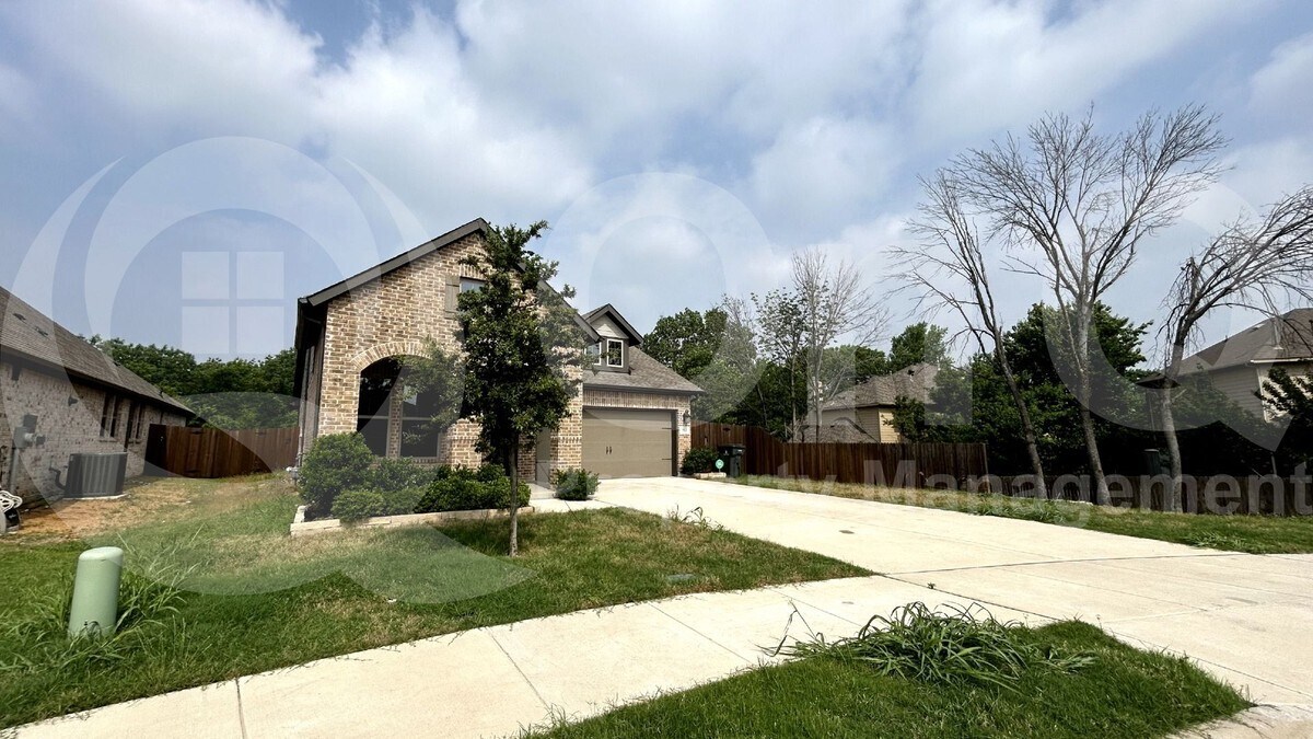 Primary Photo - 5521 Capilano Ct