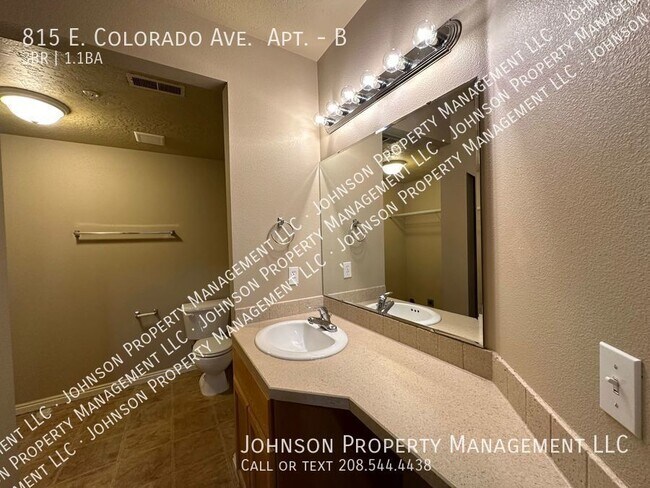 Building Photo - Large Nampa 3 bedroom with lots of privacy...