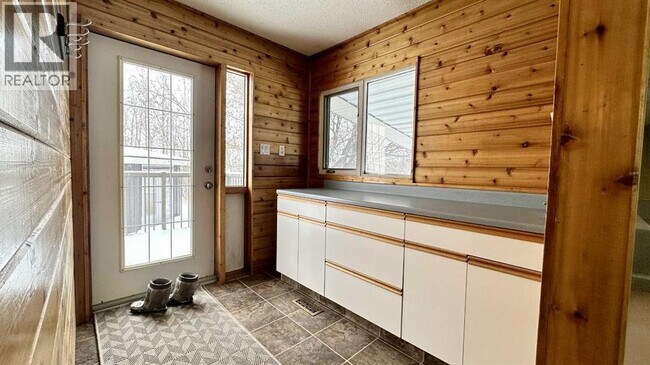 Photo du bâtiment - 60037 Township Rd 725