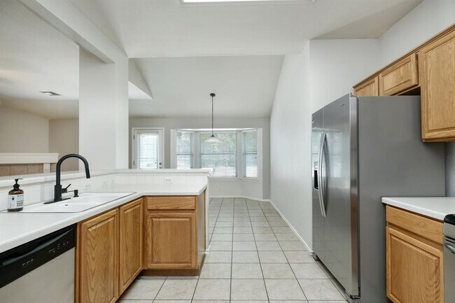 Foto del edificio - 7104 Wandering Oak Rd
