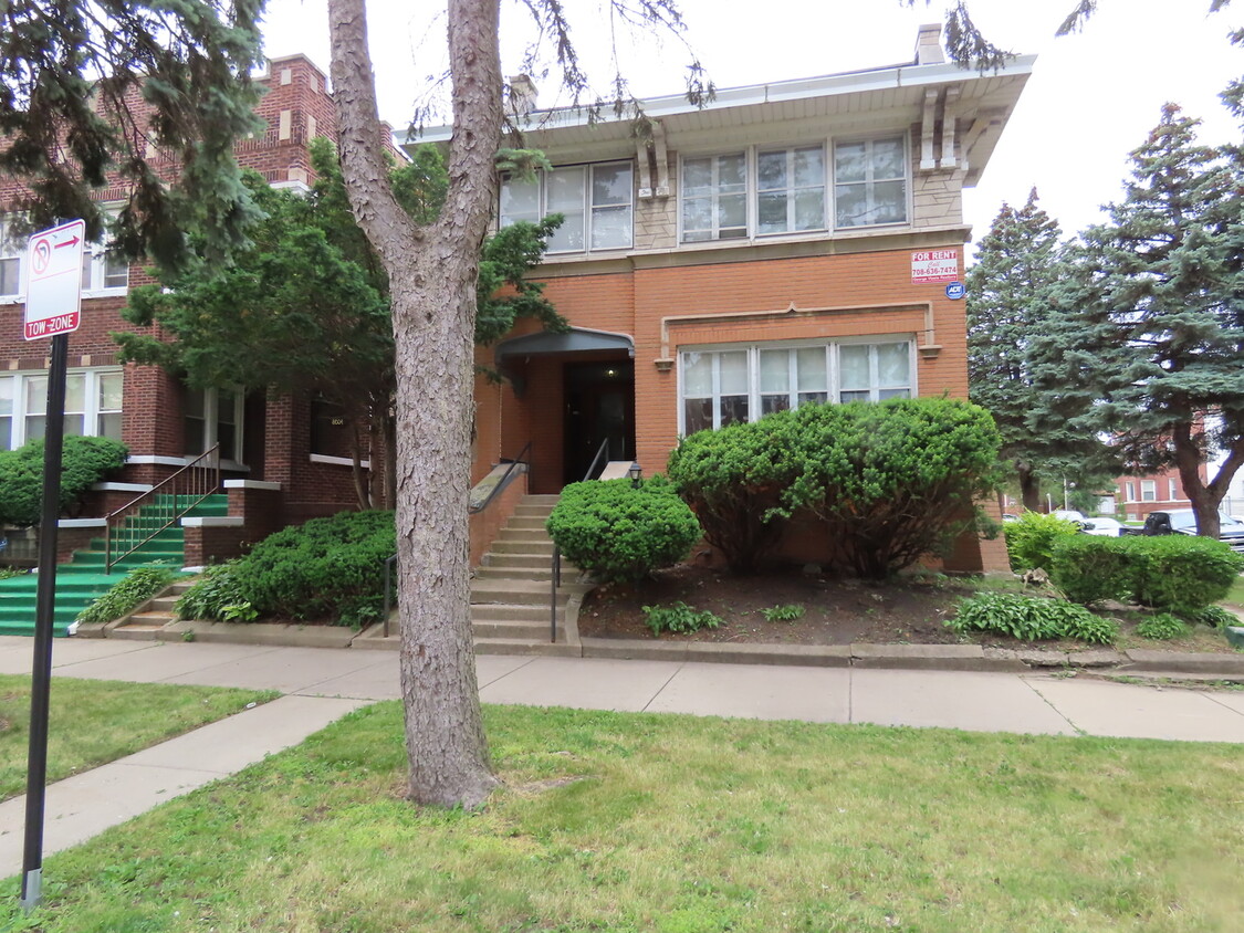 Primary Photo - 8000 S Sangamon St