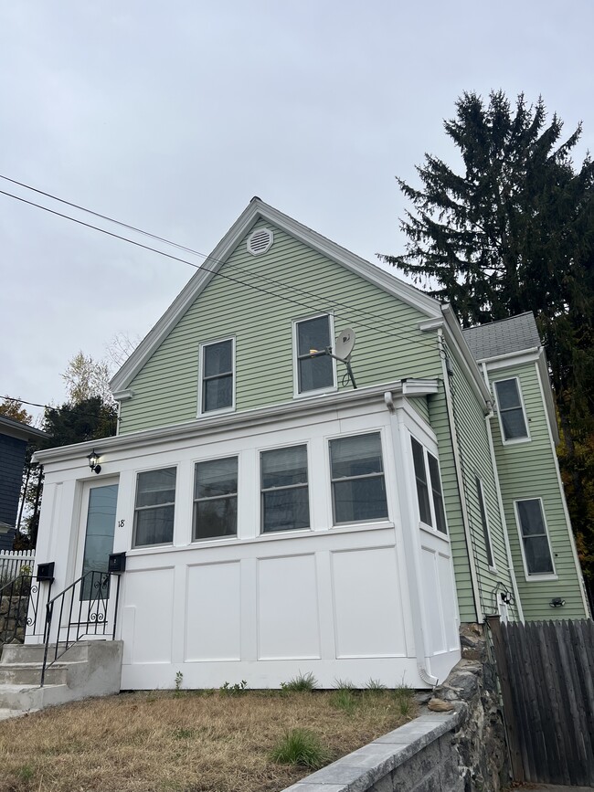 Building Photo - 18 Marion St