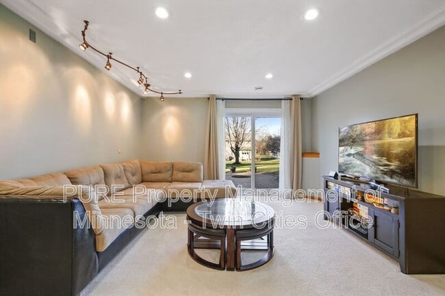 Building Photo - 13884 Fountain Ct