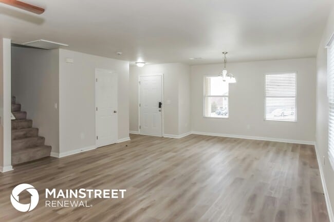 Building Photo - 174 Ranier St