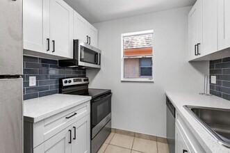 Building Photo - 450 SW 2nd Ave
