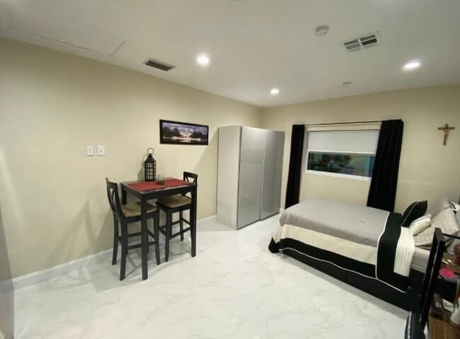 Foto del edificio - 1715 SW 102nd Ct