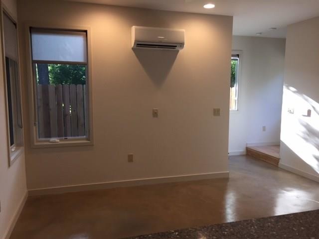 Building Photo - 505 E 40th St