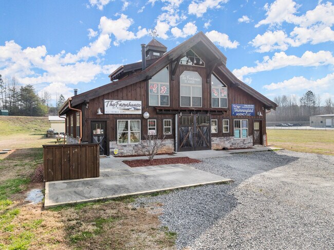 Foto del edificio - 2000 Antioch Church Rd