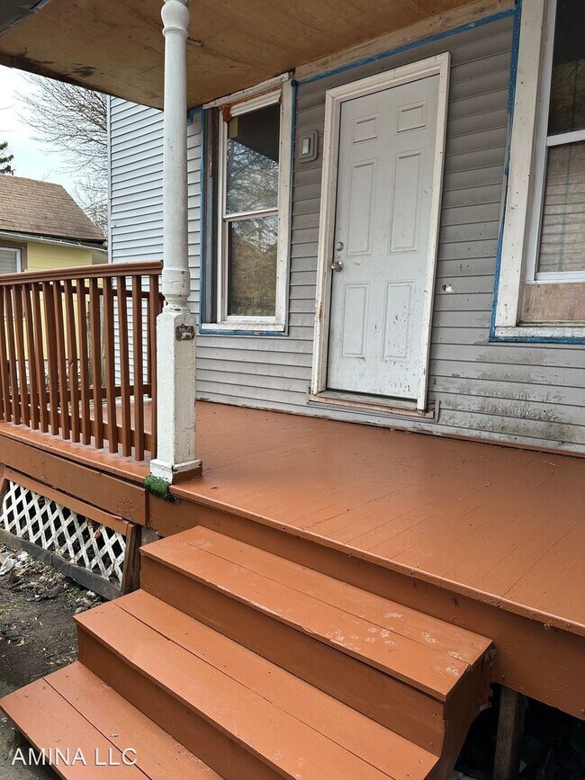 Building Photo - 6 br, 2 bath House - 108 WEEGER ST