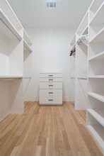 Building Photo - 709 Memorial Heights Dr