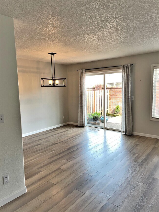 Building Photo - 15239 NW Nightshade Dr