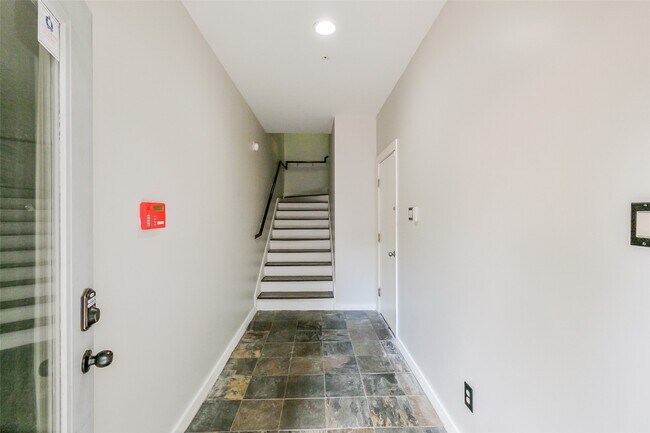 Foto del edificio - 5710 Winsome Ln