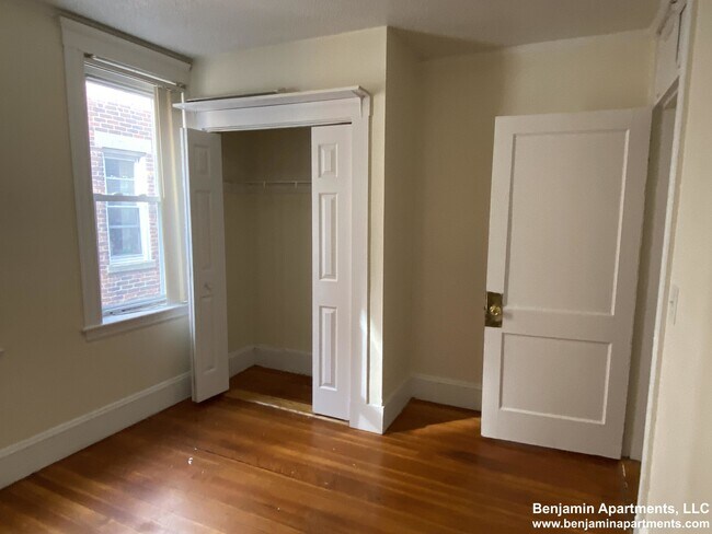 Building Photo - 15 Barrows St