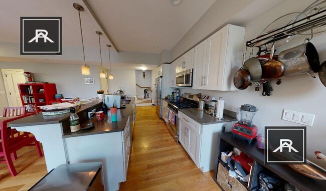 Building Photo - 3 bedroom in Cambridge MA 02139