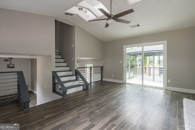Foto del edificio - 6286 Creekford Dr
