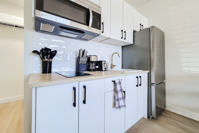 Building Photo - 7737 Lundy's Ln