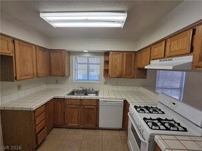 Building Photo - 4801 Fiesta Lakes St