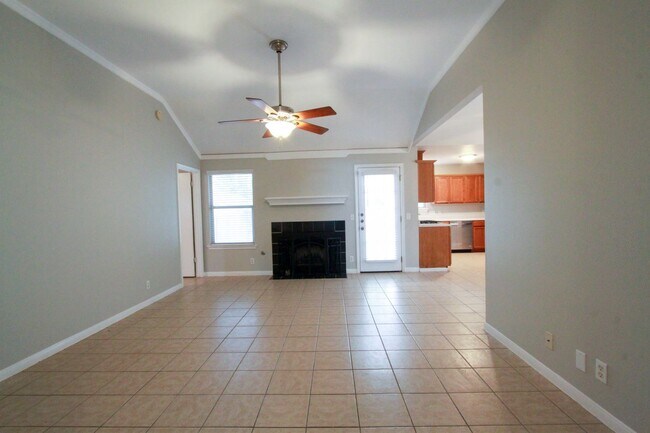Building Photo - Spacious 3BR/2BA Corner Lot Home in Austin’s Colony
